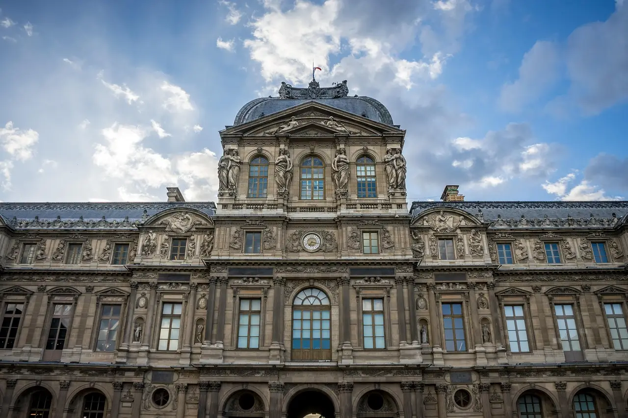 Louvre Museum Closed, Retail Damage Escalates as Protests and Looting Continue in Paris