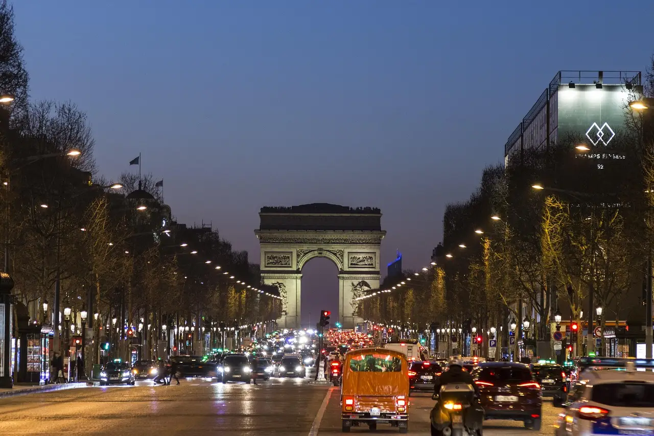 Champs-Élysées Banks on Cate Blanchett and Holiday Attractions to Draw Crowds Back After Protests